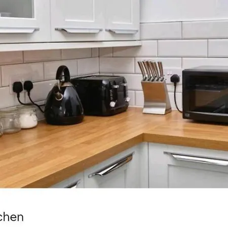 Four Bedroom House, 2 Bathrooms, Sleeps 9
