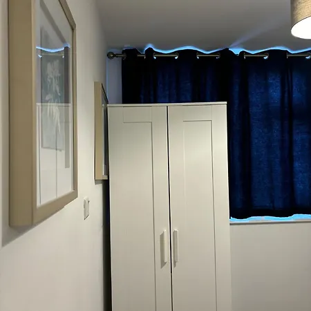 Four Bedroom House, 2 Bathrooms, Sleeps 9 * Leeds (West Yorkshire)